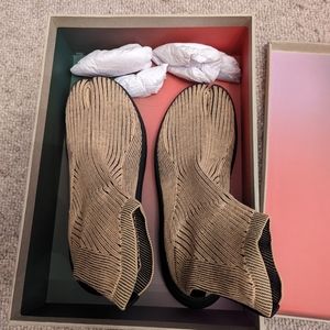 Stylish Tan Women's Sneakers